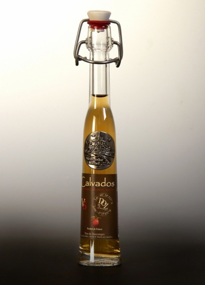 <strong>Calvados</strong><br/>4cl mit Zinnplakette